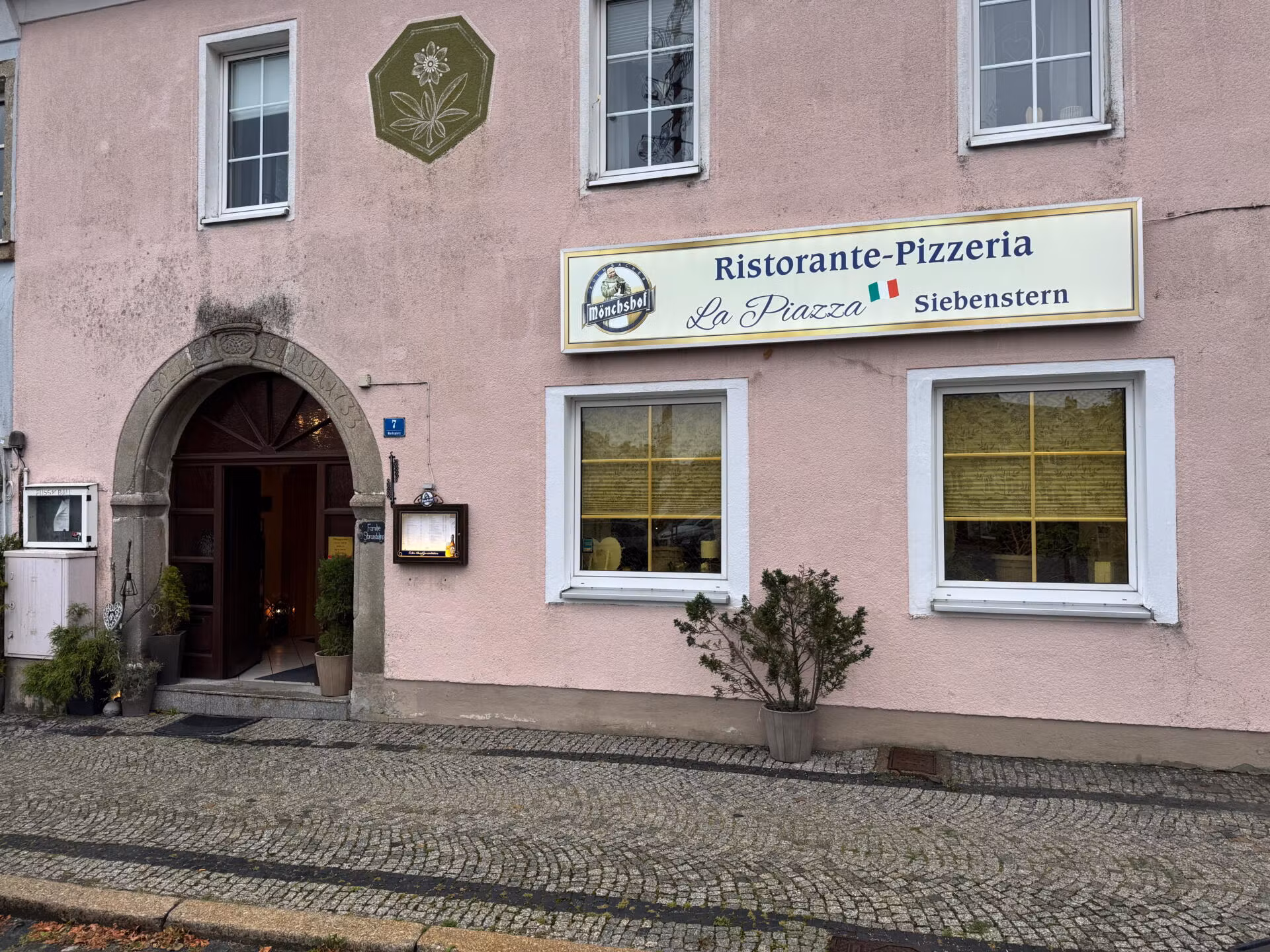 Ristorante Pizzeria La Piazza Aussenansicht
