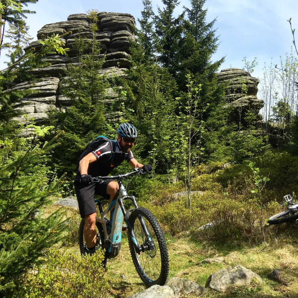 Radfahren an den Drei-Brüder-Felsen