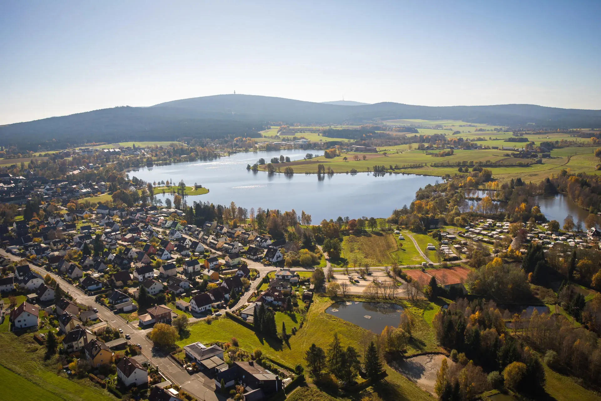 Wei enstadt Am See Sieben Sterne Mit Seeblick Gl cksgef hle Garantiert wei-enstadt-am-see-sieben-sterne-mit-seeblick-gl-cksgef-hle-garantiert