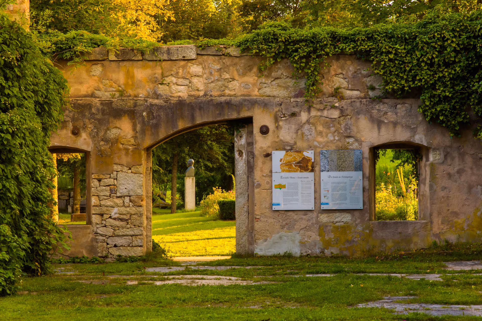 Historische Ruinen im Kurpark Weissenstadt