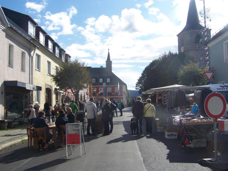 Gemütliches Beisammensein im Stadtzentrum von Weißenstadt