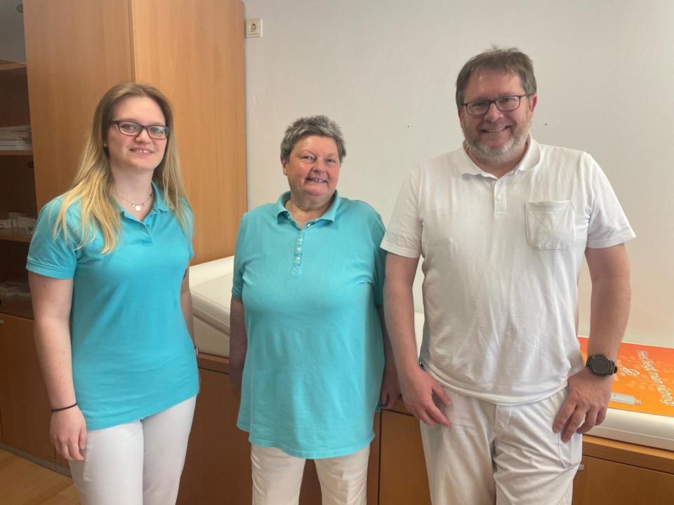 Das Praxisteam: v.l. Marina Borschel, Sigrid Grießhammer, Martin Mörtel im Behandlungszimmer