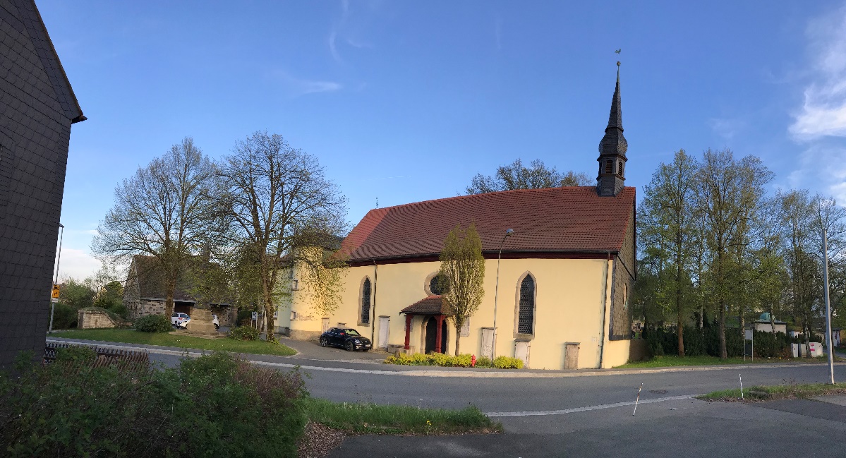 Außenansicht der Friedhofskirche Weißenstadt