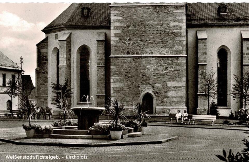 historische Ansicht vom Marktplatzbrunnen im Jahr ca. 1960.