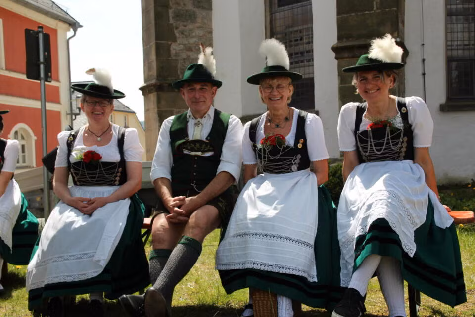 Mitglieder des Trachtenvereins Almrausch